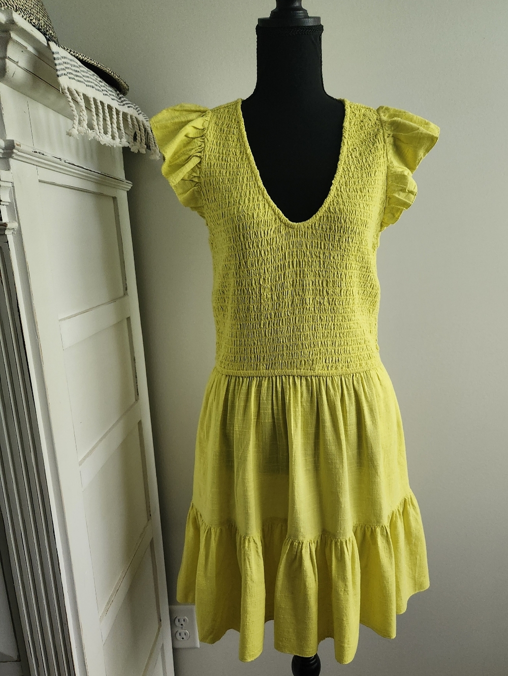 NWT UNIVERSAL THREAD SMOCKED RUFFLE SLEEVE DRESS